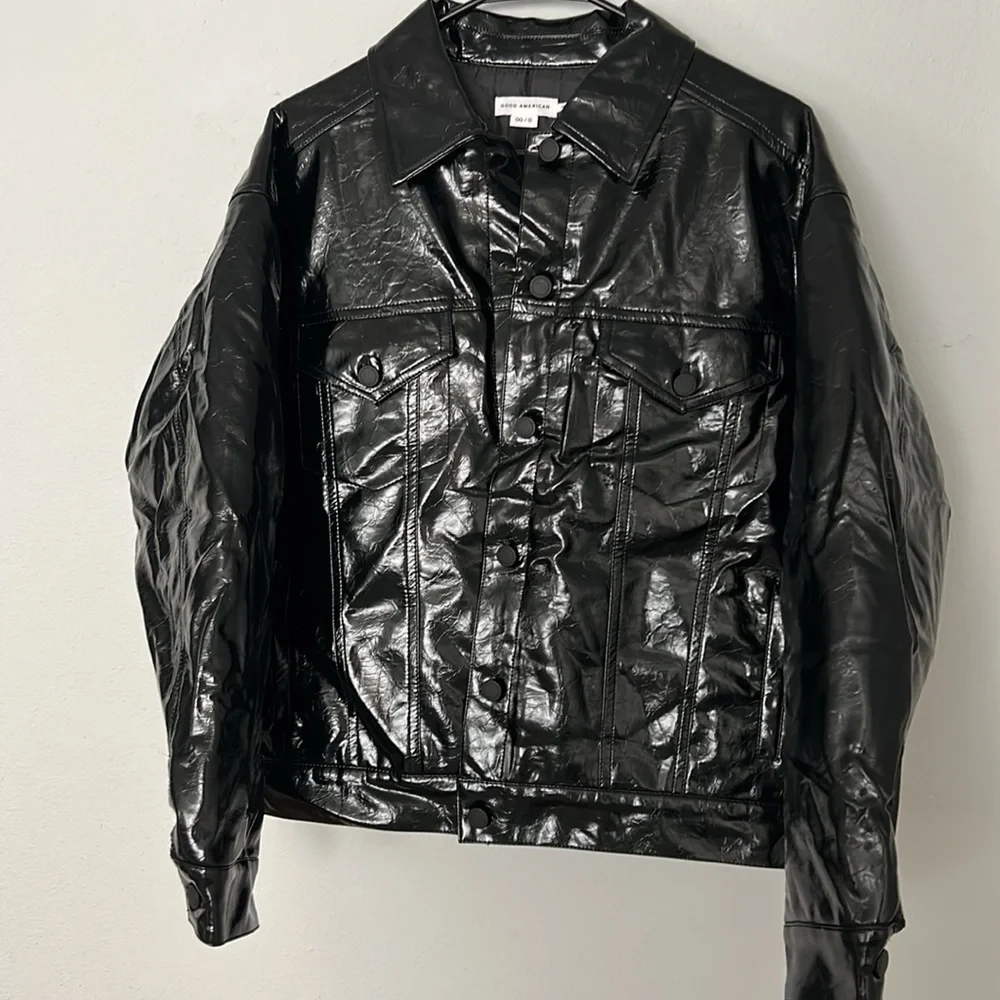 NWT Good American patent vegan leather Trucker jacket. Black, women’s small.